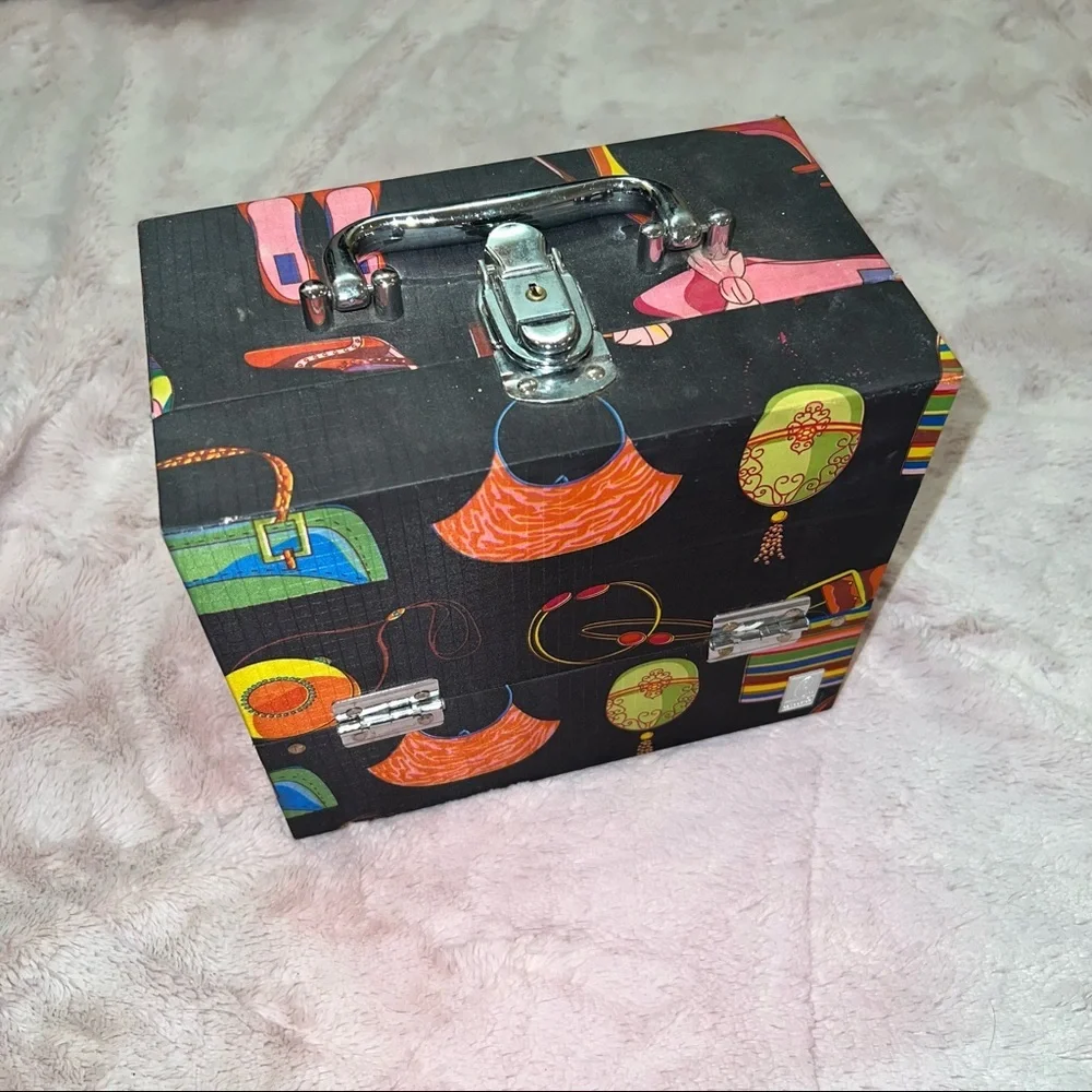 Makeup Organizing Box like new - beauty skincare women’s girl’s junior’s